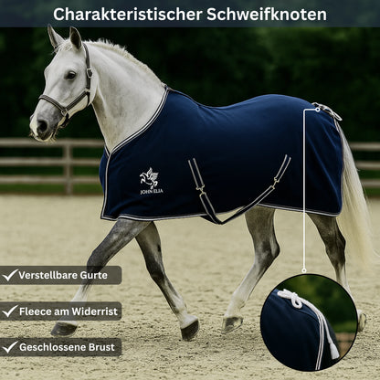 Fleece hestetæppe – Åndbart og let – Lukket bryst foran – Krydsede mavestropper – Ergonomisk pasform – Hurtigtørrende og vaskbar – 165–205 cm – Marineblå